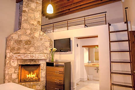 Suite Family Room