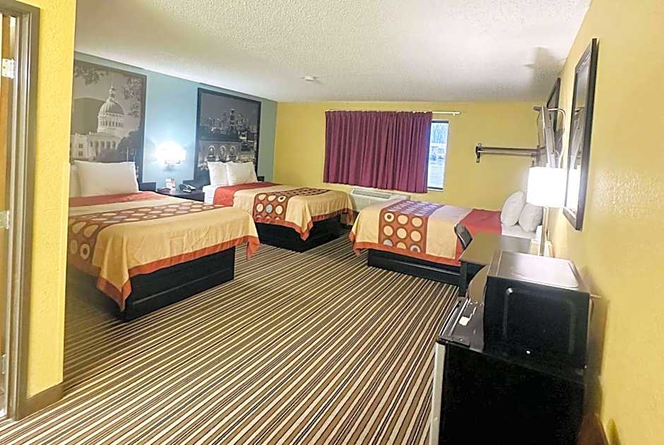 Super 8 by Wyndham Warrenton