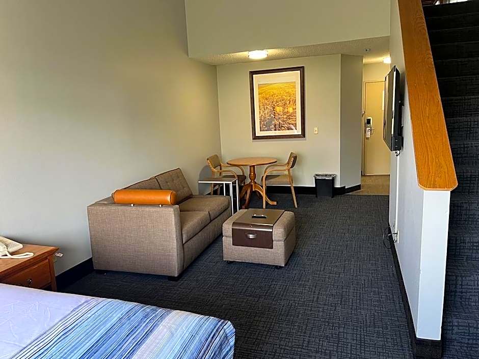 Days Inn & Suites by Wyndham Williamsburg IA North