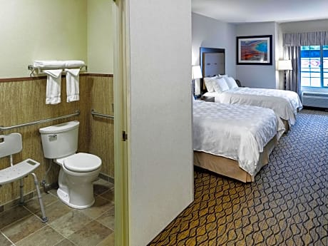 Standard Queen Room with Two Queen Beds and Communications Accessible Roll-In Shower