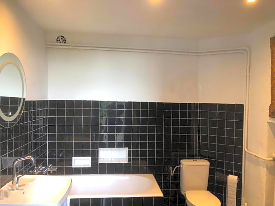 Les Horizons - SPA-JACUZZI - MASSAGE- SAUNA - 4 SAISONS - Piscine chauffée Toute l'année - 800m centre ville Nyons