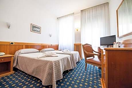 Single Suite with Two Single Beds and Living room