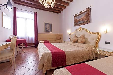 Quadruple Room wtih Private Bathroom