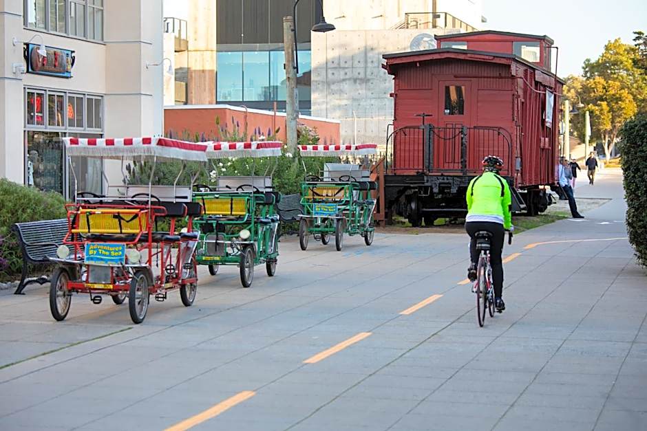 Holiday Inn Express Monterey - Cannery Row By IHG