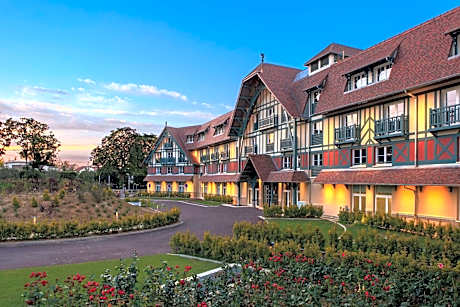 Renaissance Paris Hippodrome de St. Cloud Hotel