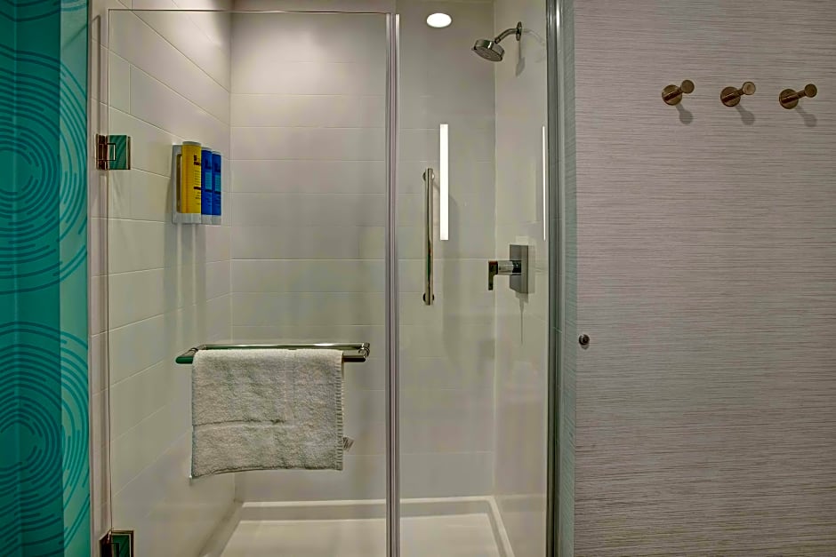 Photo 1 of 5 of 2 Queen Beds, Hearing Accessible, Bathtub
