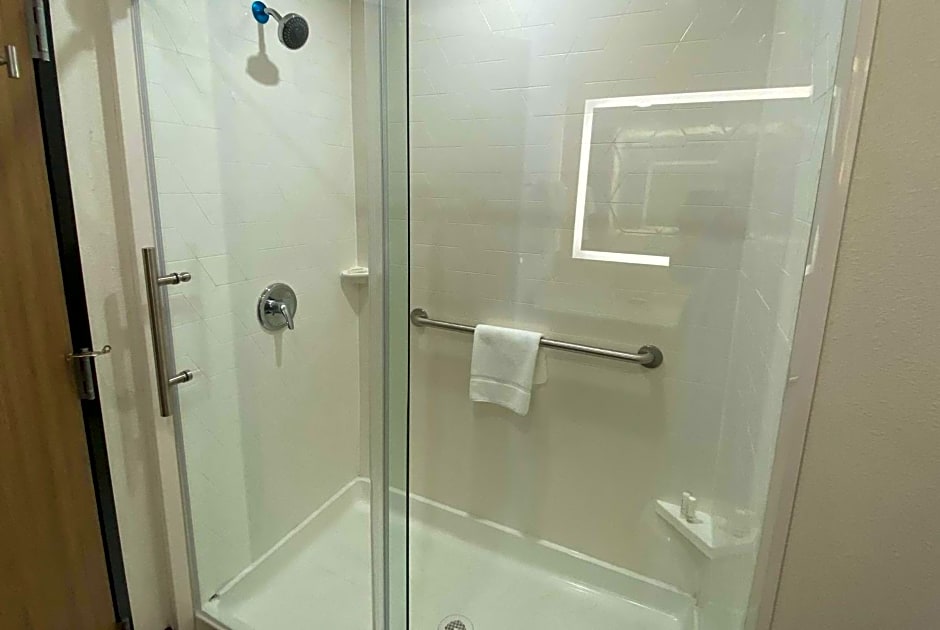 La Quinta Inn & Suites by Wyndham El Paso East Loop-375