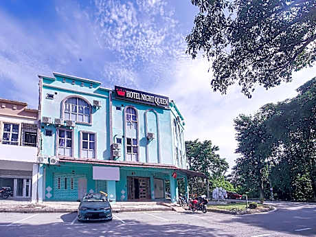 Hotel Night Queen salak Tinggi