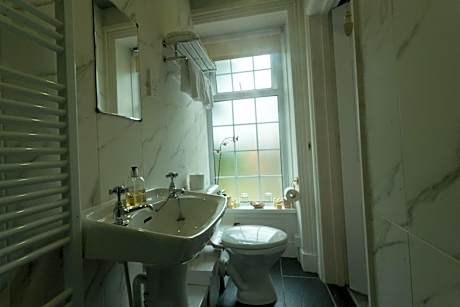 Queen Room with Garden View