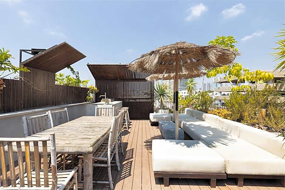 High Living Penthouse with Rooftop Pool