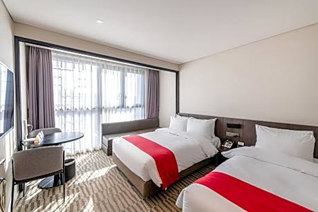 Standard Twin Room with Breakfast for 2