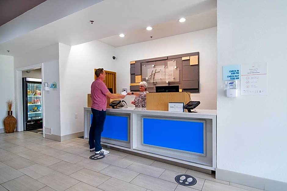 Holiday Inn Express Hotel & Suites Bedford By IHG