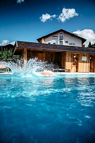 Resl Resort