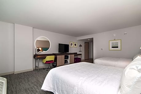 Queen Room with Two Queen Beds and Roll-In Shower - Mobility and Hearing Access/Non-Smoking