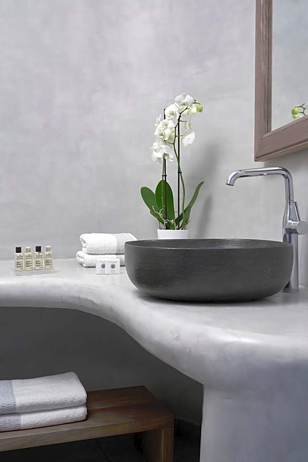 Apanemo Hotel & Suites