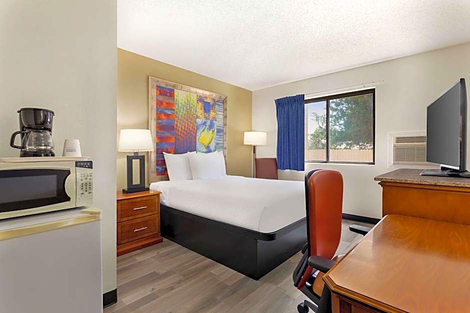 Baymont by Wyndham Hutchinson