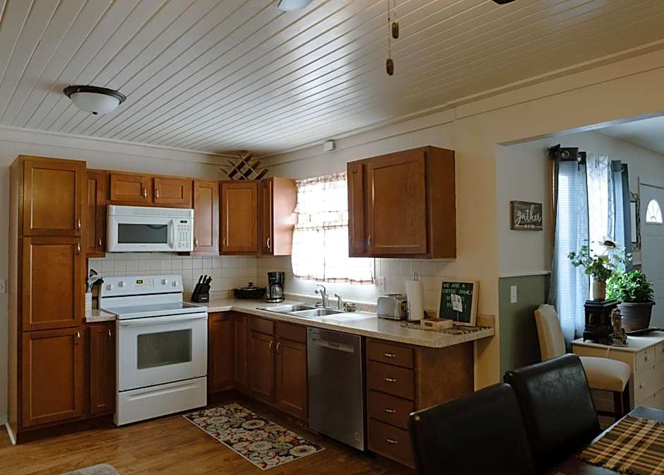 East Side Motel & Cabins