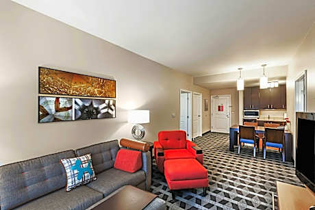 2 Bedroom Suite, Bedroom 1: 1 Queen, Bedroom 2: 1 Queen, Sofa bed