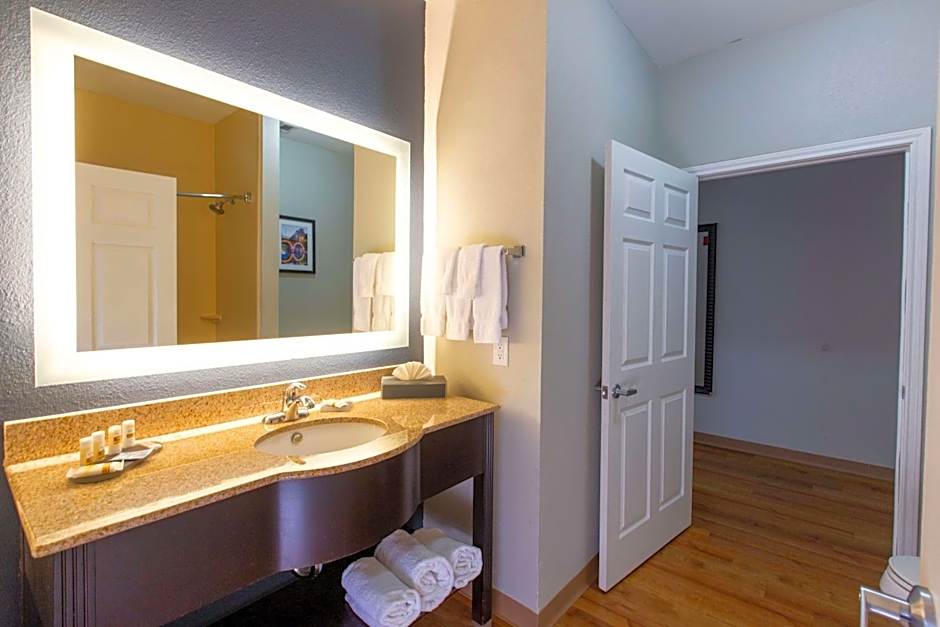 La Quinta Inn & Suites by Wyndham Houston - Normandy