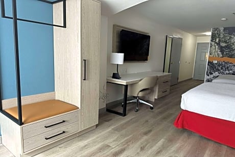 Queen Room with Two Queen Beds - Mobility Access/Non-Smoking
