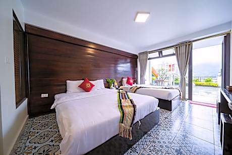 Deluxe Panoramic City View Twin Room