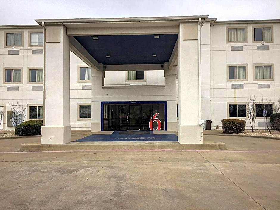 Motel 6-Woodway, TX
