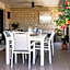 Entertainer's Paradise! Child =& pet friendly Pool spa, movie room - close to Australia Zoo