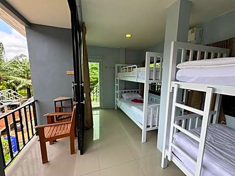 Bed in 4-Bed Mixed Dormitory Room