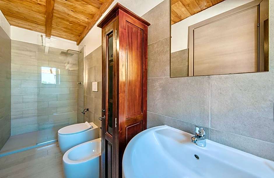 Lofts with private outdoor area and swimming-pool in Badesi