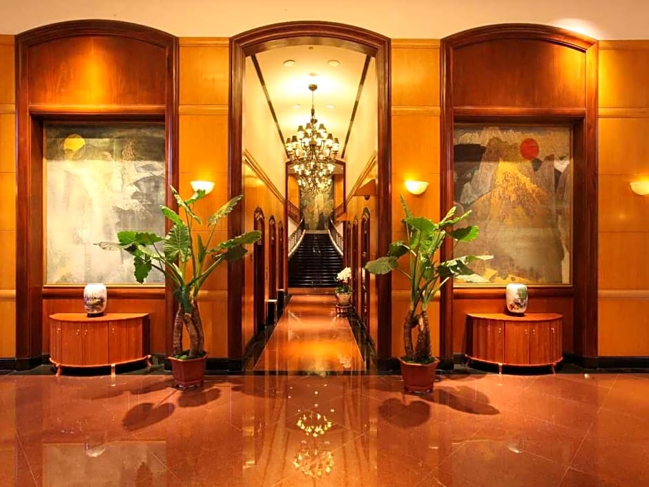 Zhongwei Green Lake Hotel Kunming