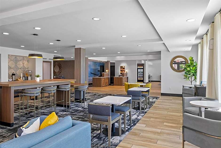 La Quinta Inn & Suites by Wyndham Santa Cruz