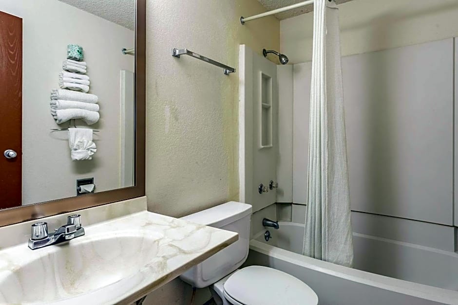 Rodeway Inn Farmington