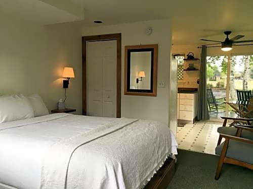 Sisters Motor Lodge