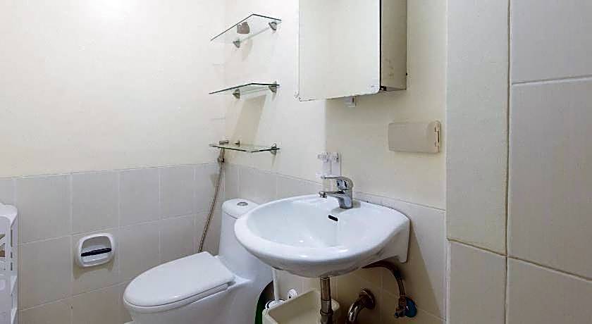 RedDoorz Plus @ YC Condotel - Viera Residences