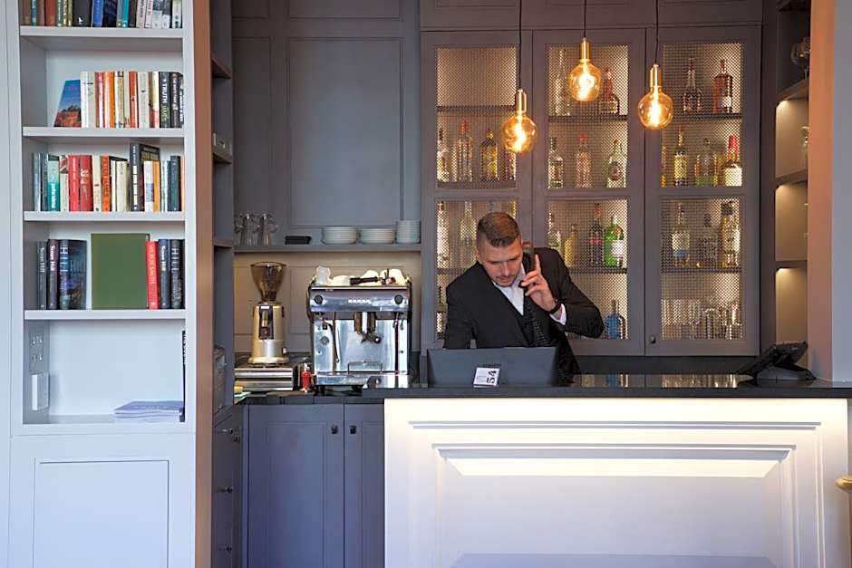 54 Queen's Gate Hotel