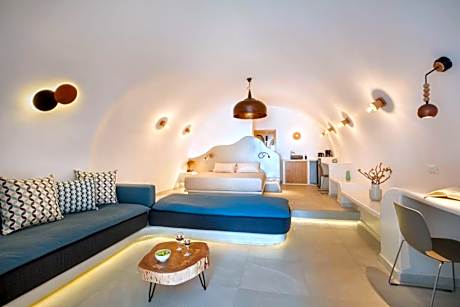 Cave Grand Suite with Outdoor Hot Tub