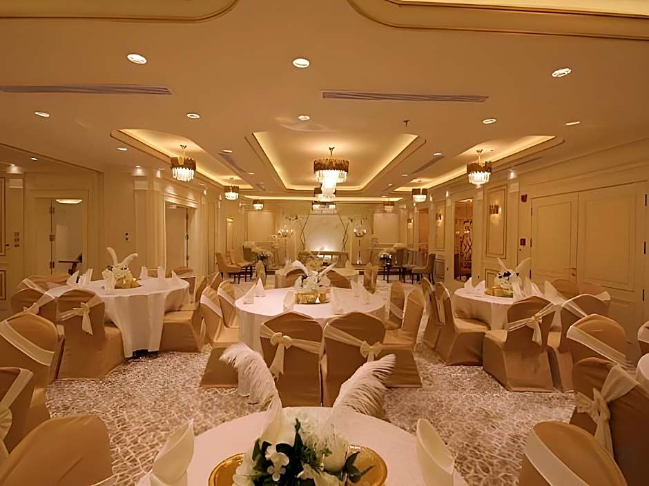 Palette Luxury Mirage Hotel