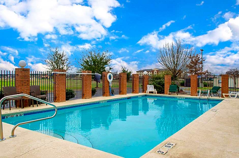 Sleep Inn & Suites East Chase
