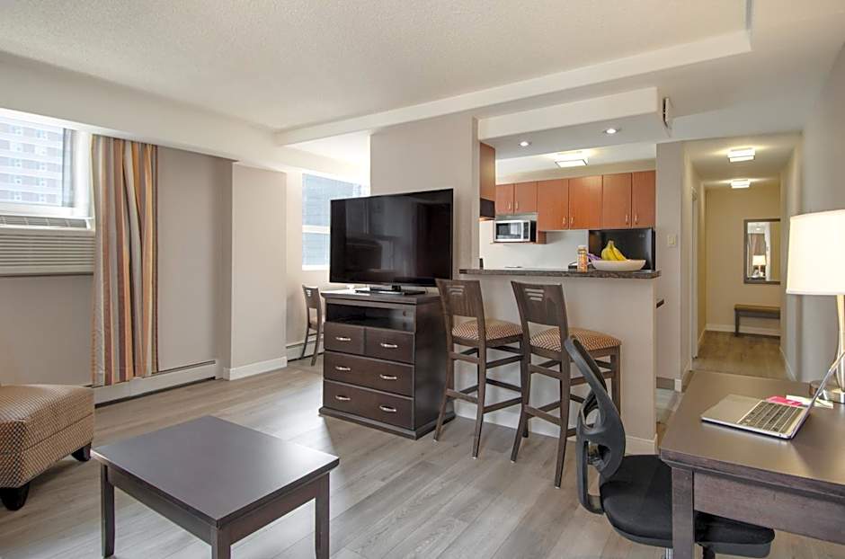 Coast Calgary Downtown Hotel & Suites by APA