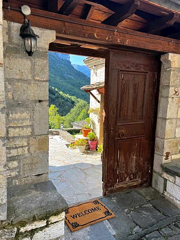 Ikojenia Traditional Lodge