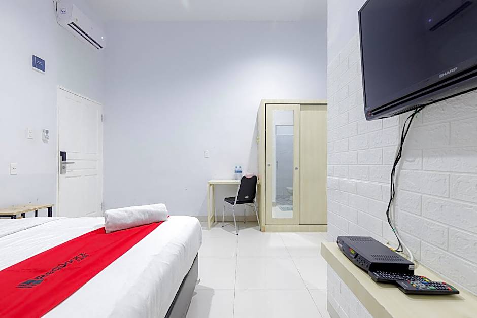 RedDoorz Plus near Thamrin Plaza Medan