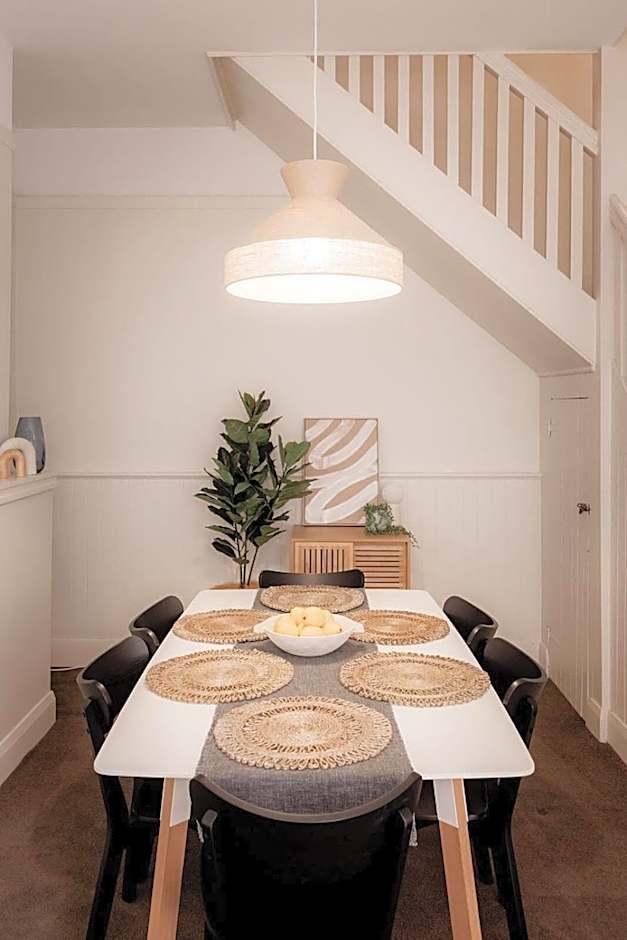 Central home in trendy South Hobart