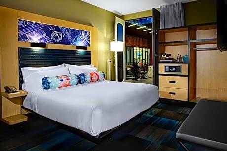 King Suite, 1 Bedroom Suite, 1 King, Alternate bed: sofa bed