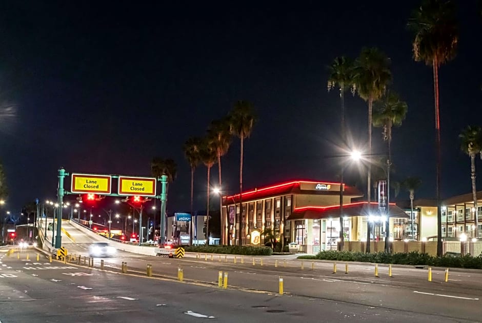 Super 8 by Wyndham Anaheim/Disneyland Drive