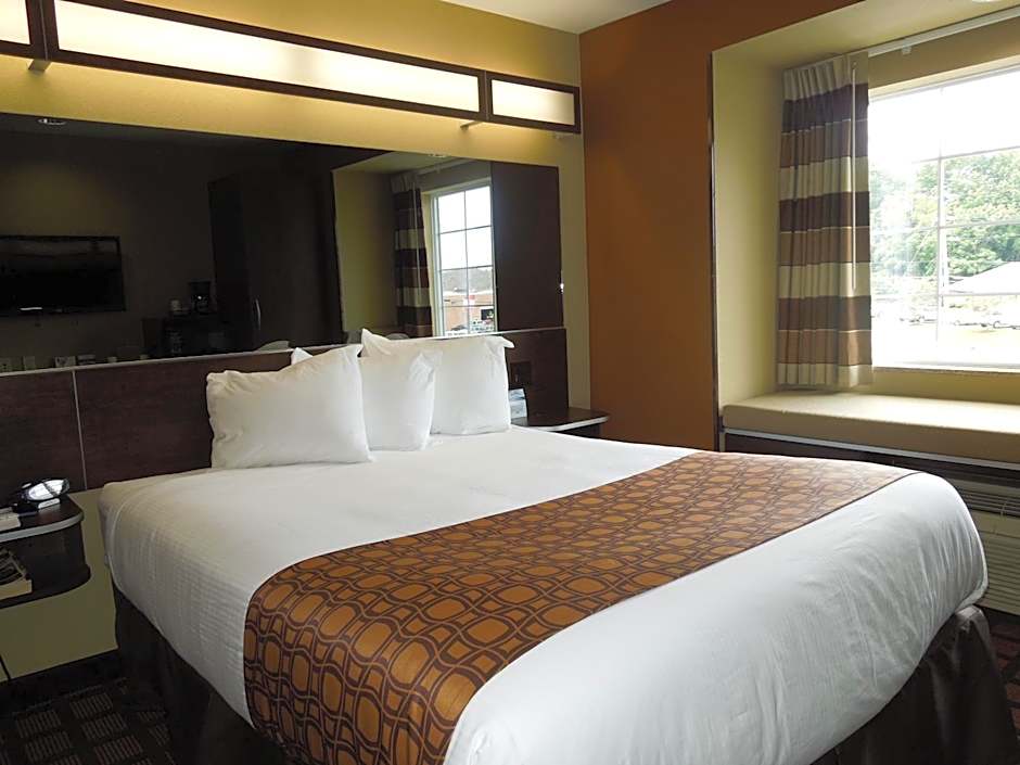 Microtel Inn & Suites by Wyndham North Canton