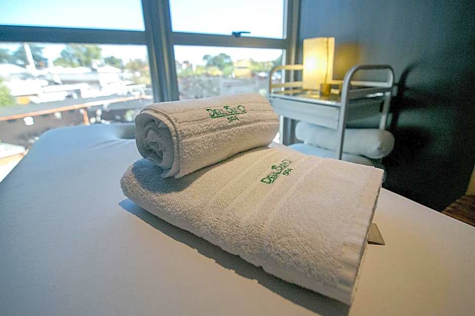 Hotel Tower Inn & Suites
