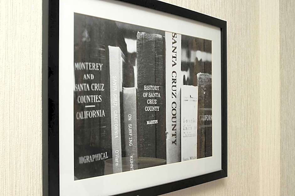 Hotel Paradox, Autograph Collection