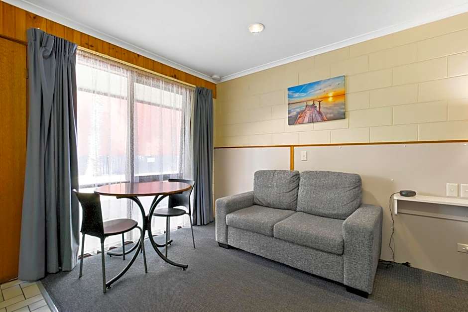 Cunningham Shore Motel