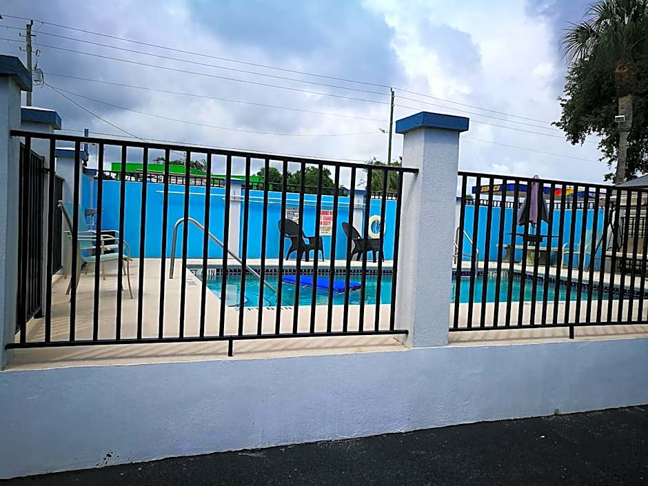 Merida Inn & Suites