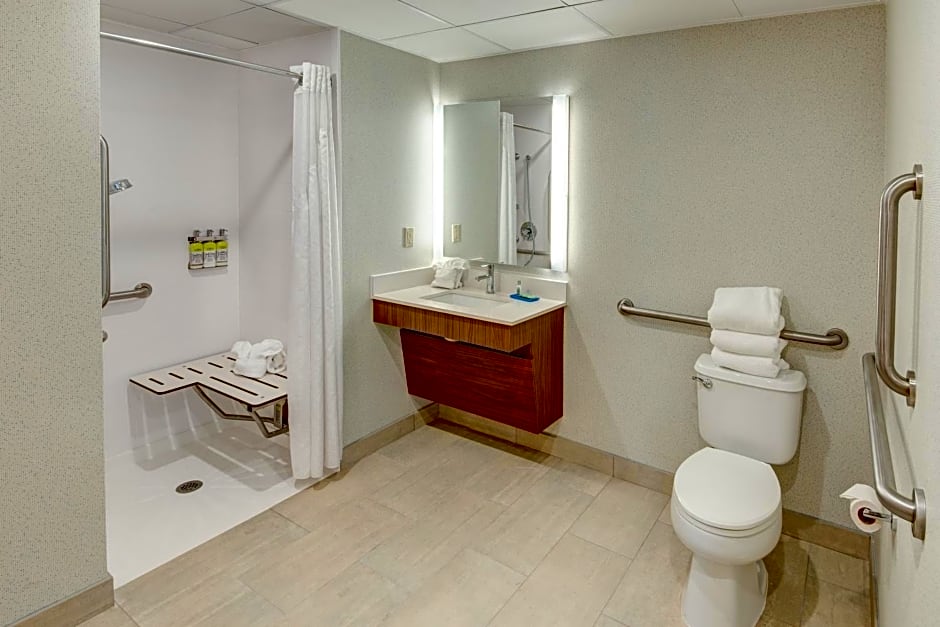 Holiday Inn Express & Suites West Long Branch - Eatontown By IHG